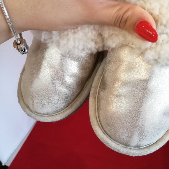 Ugg slippers - Picture 2 of 9